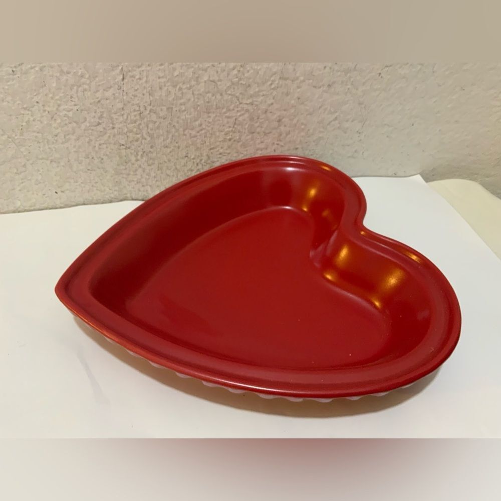 Chantal Pie Pan Red Heart 1.5 Quart Ceramic Pie Baking Dish